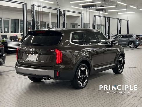 Used 2025 Kia Telluride S FWD image 10