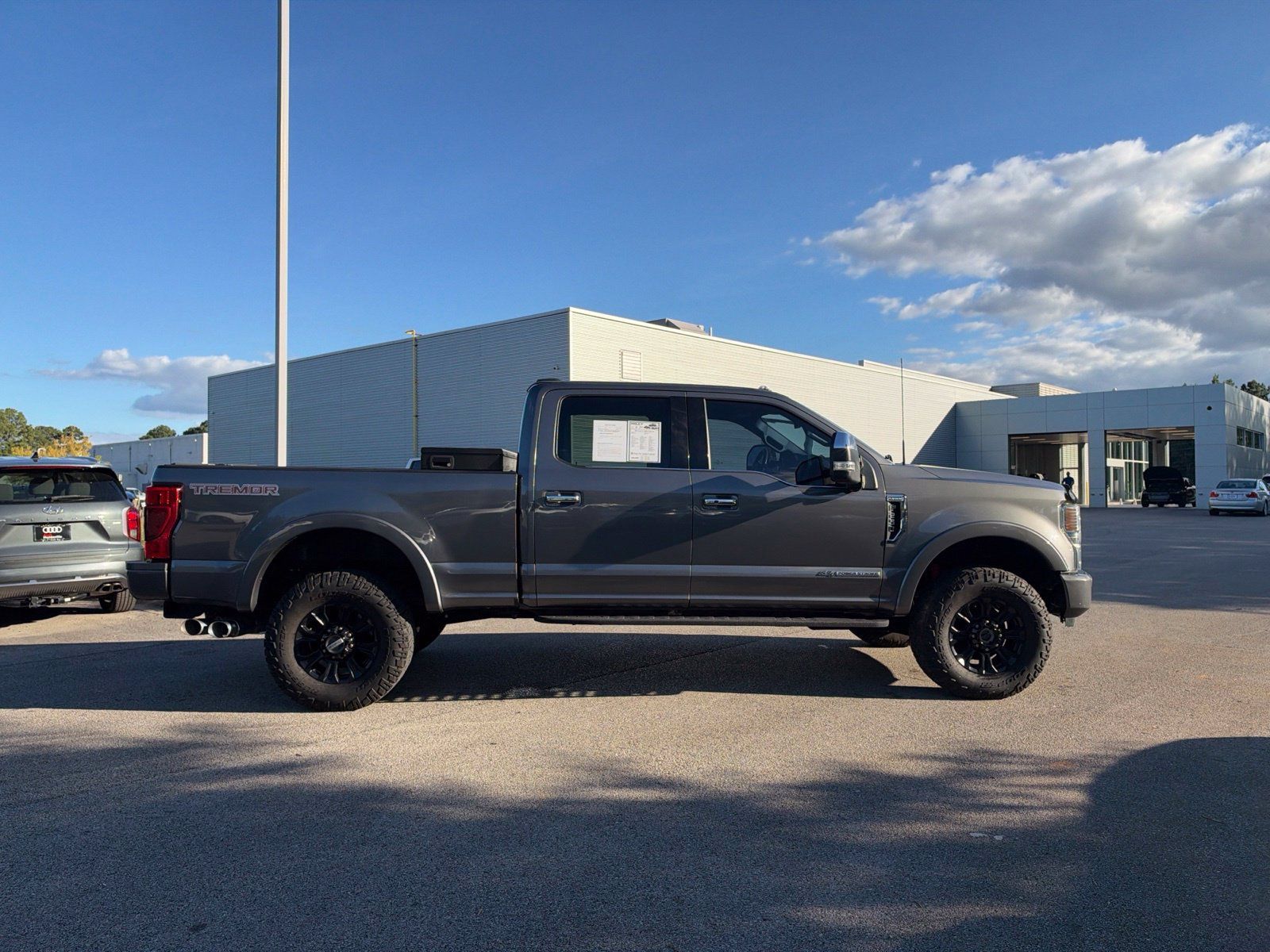 Used 2022 Ford F250 Platinum w/ Tremor Off-Road Package AWD/4WD image 4