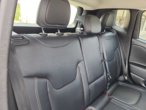 Used 2016 Jeep Renegade Limited image 30
