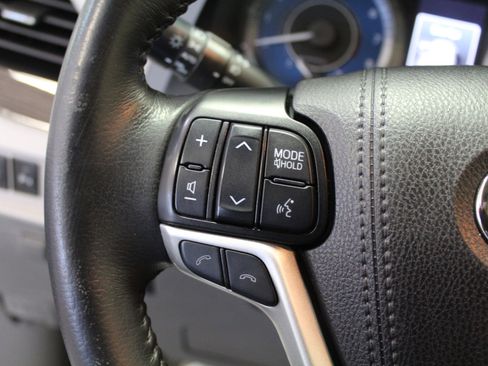 Used 2019 Toyota Sienna XLE image 10