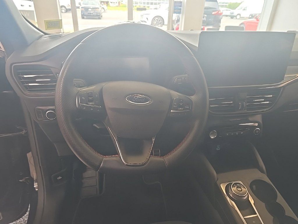 Used 2023 Ford Escape ST-Line w/ Tech Pack #1 AWD/4WD image 16