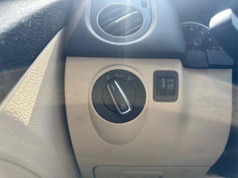 Used 2017 Volkswagen Tiguan S FWD image 18