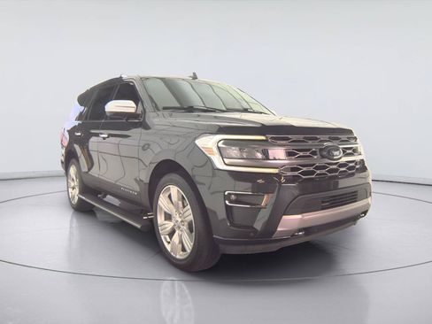 Used 2023 Ford Expedition Platinum AWD/4WD image 3