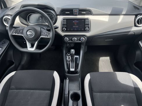 Used 2022 Nissan Versa SV FWD image 4