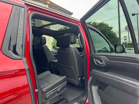 Used 2022 Chevrolet Suburban RST w/ Luxury Package RWD image 17