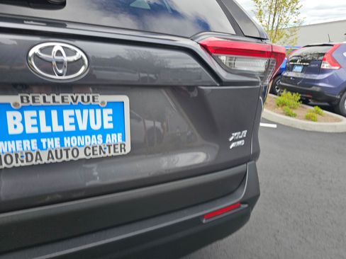 Used 2022 Toyota RAV4 XLE w/ Convenience Package AWD/4WD image 16