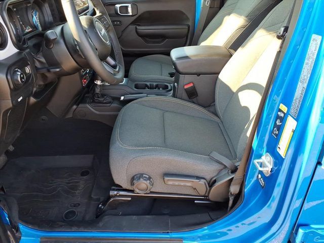 Used 2025 Jeep Gladiator Sport AWD/4WD image 12