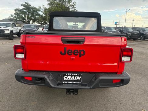 Used 2024 Jeep Gladiator Sport AWD/4WD image 6