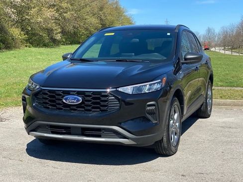 Used 2025 Ford Escape ST-Line image 3