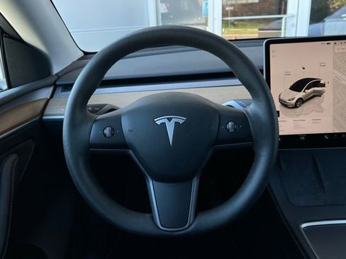 Used 2023 Tesla Model Y Long Range AWD/4WD image 32