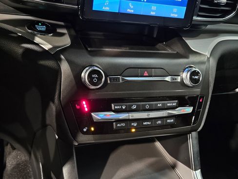 Used 2020 Ford Explorer XLT w/ Equipment Group 202A image 31