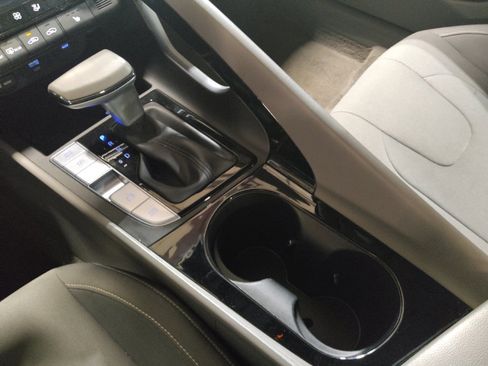 Used 2025 Hyundai Elantra SEL FWD image 26