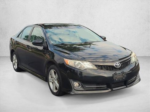 Used 2014 Toyota Camry SE FWD image 3