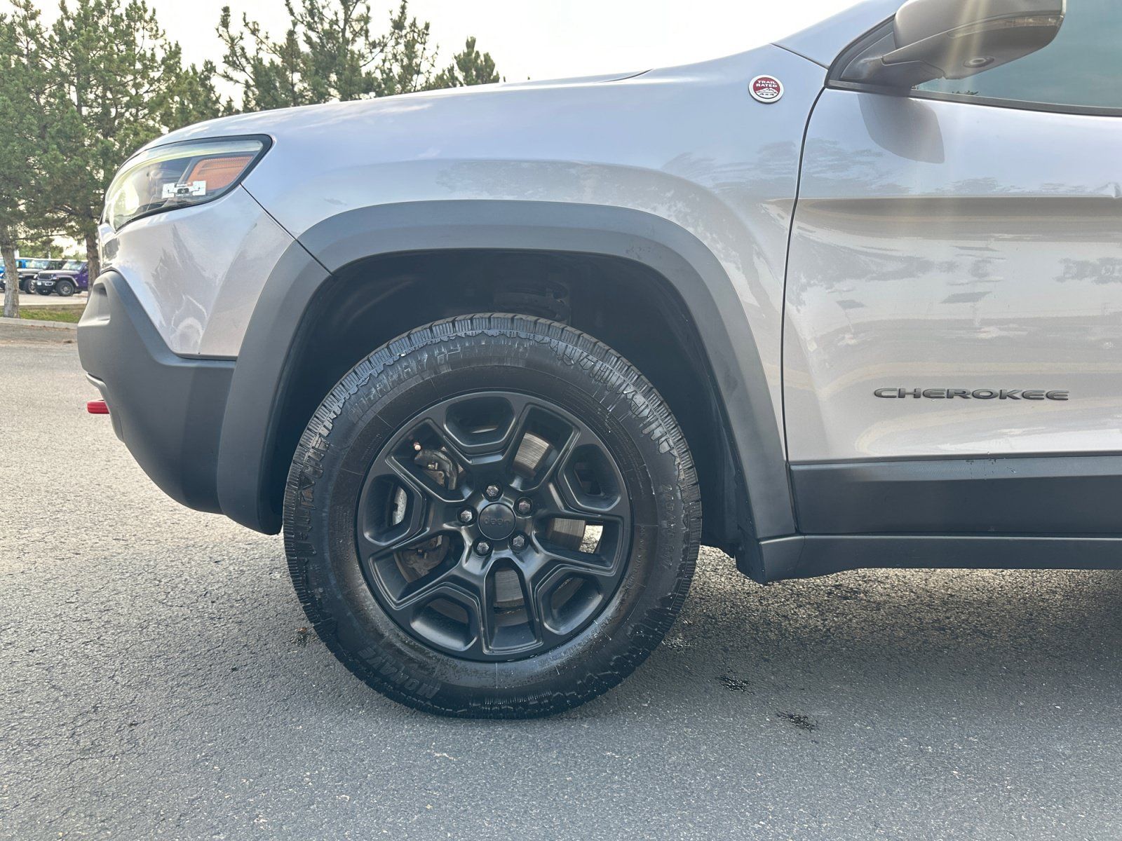 Used 2019 Jeep Cherokee Trailhawk w/ Cold Weather Group AWD/4WD image 10