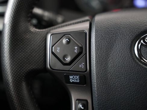 Used 2020 Toyota Tacoma TRD Off-Road image 12