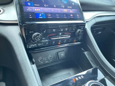 Used 2025 Jeep Grand Cherokee Limited 4xe AWD/4WD image 14