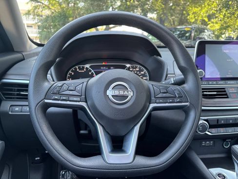 Used 2025 Nissan Altima 2.5 SV FWD image 27
