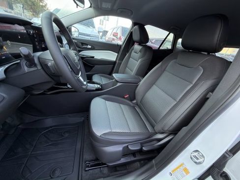New 2026 Chevrolet Trax LT w/ Driver Confidence Package FWD image 17
