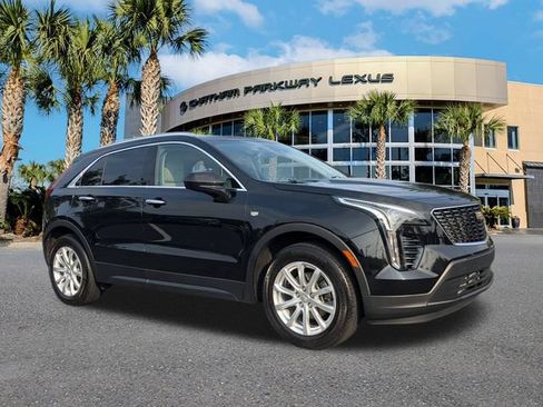 Used 2019 Cadillac XT4 Luxury FWD image 2