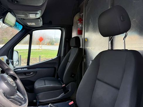 Used 2019 Mercedes-Benz Sprinter 144 image 18
