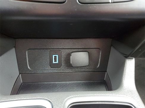 Used 2017 Ford Escape Titanium image 33