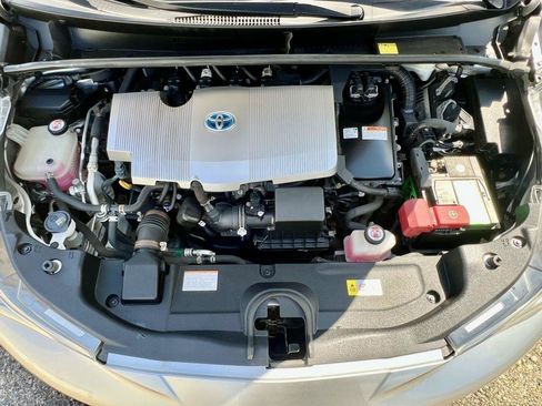 Used 2017 Toyota Prius Three w/ Carpet Mat Package FWD image 21