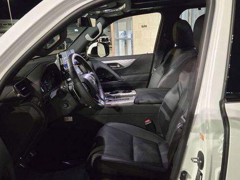 Used 2025 Lexus LX 700h F Sport image 3