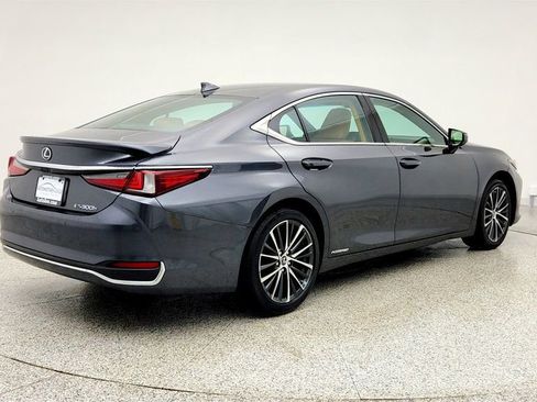 Used 2022 Lexus ES 300h w/ Premium Package image 5