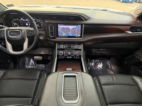 Used 2021 GMC Yukon XL Denali w/ Denali Premium Package AWD/4WD image 6