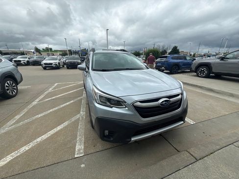 Used 2022 Subaru Outback Limited AWD/4WD image 3