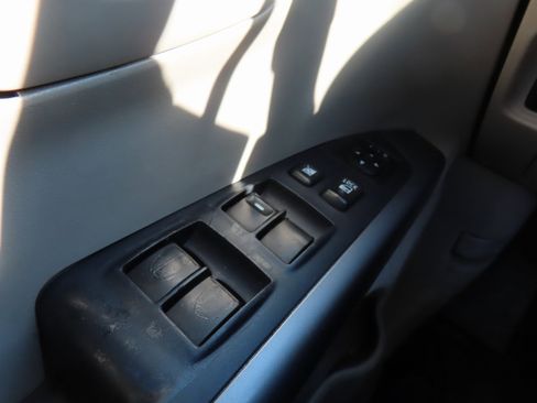 Used 2007 Mitsubishi Outlander XLS image 11