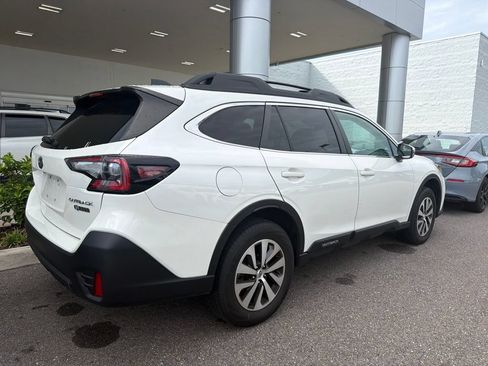 Used 2022 Subaru Outback Premium AWD/4WD image 3