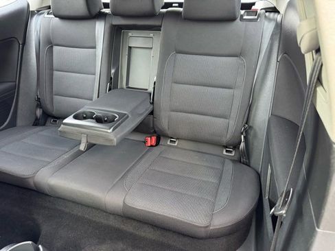 Used 2011 Volkswagen Golf 2-Door image 16