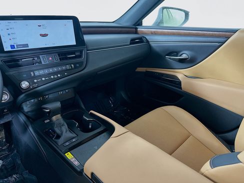 New 2025 Lexus ES 300h F Sport image 23