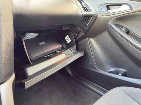 Used 2018 Ford Focus SE FWD image 30