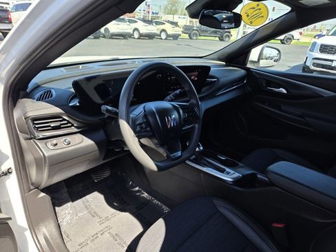 Used 2025 Buick Envista Preferred FWD image 2