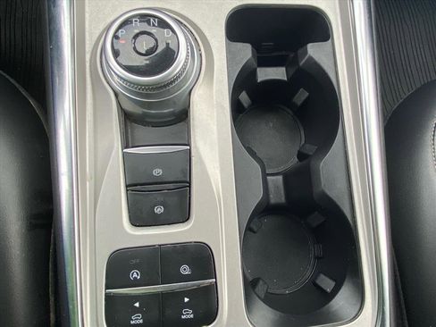 Used 2023 Ford Explorer XLT w/ Equipment Group 202A image 7