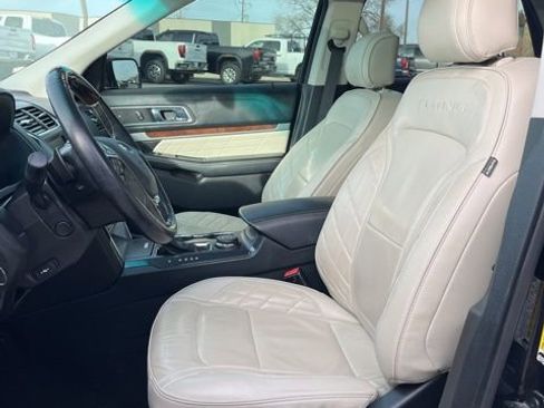 Used 2016 Ford Explorer Platinum image 26