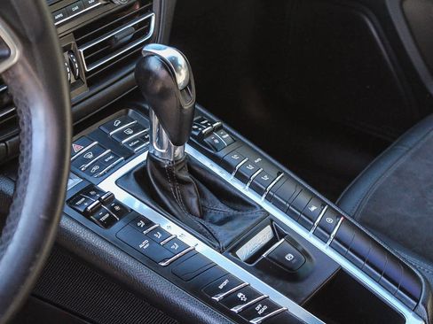 Used 2020 Porsche Macan image 19