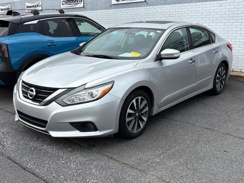 Used 2016 Nissan Altima 2.5 SL w/ Moonroof Package image 2