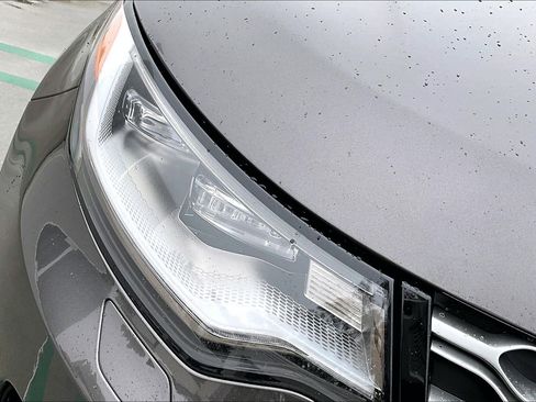 Used 2024 Land Rover Discovery Metropolitan Edition image 30