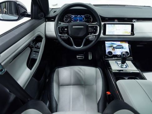 Used 2023 Land Rover Range Rover Evoque R-Dynamic SE image 3