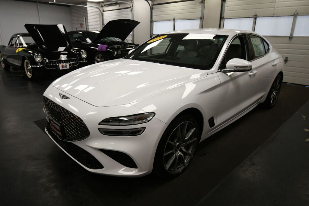 Used 2025 Genesis G70 2.5T image 4