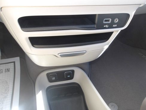 Used 2018 Chrysler Pacifica Touring-L w/ Advanced Safetytec Group image 17