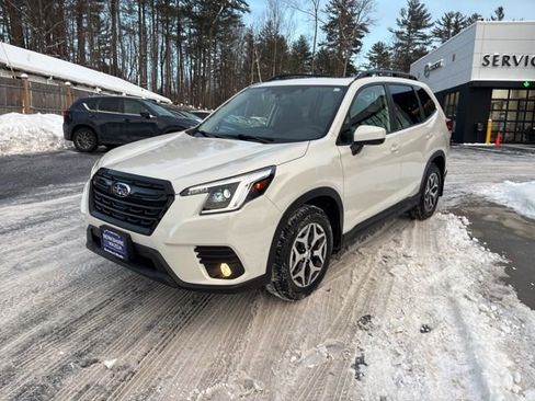 Used 2023 Subaru Forester Premium image 3