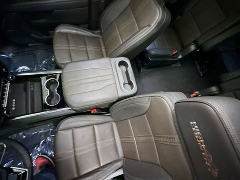 Used 2025 Chevrolet Tahoe High Country AWD/4WD image 25