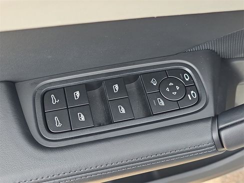 Used 2025 Porsche Cayenne GTS image 12