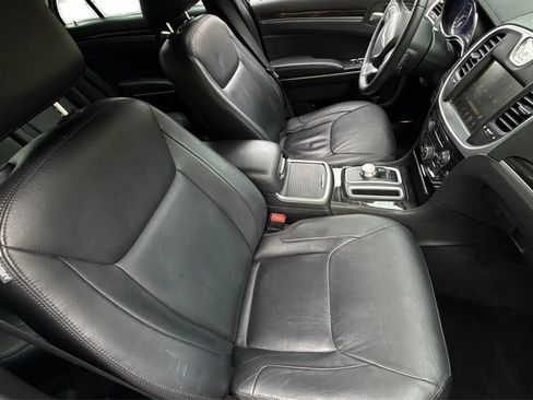 Used 2015 Chrysler 300 Limited RWD image 14
