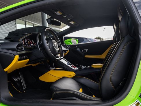 Used 2020 Lamborghini Huracan EVO image 23