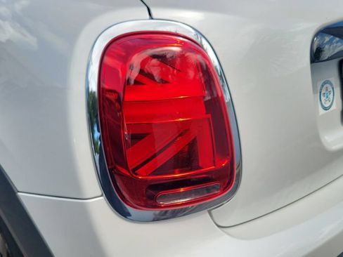 Used 2024 MINI Cooper 4-Door Hardtop FWD image 9